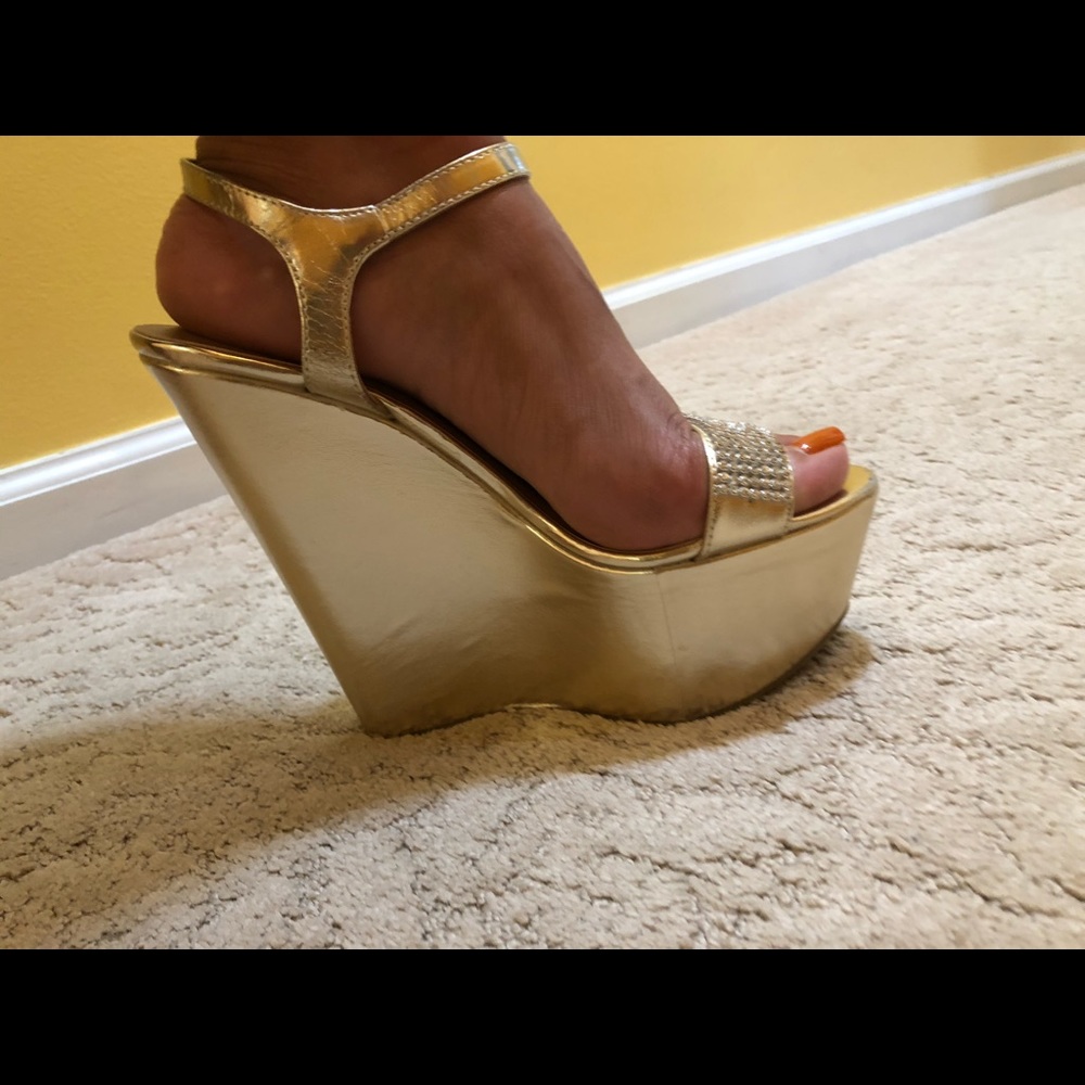 Brand New Beautiful wedge sandal
